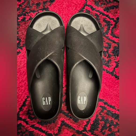 NWOT Gap sandals - Picture 1 of 2